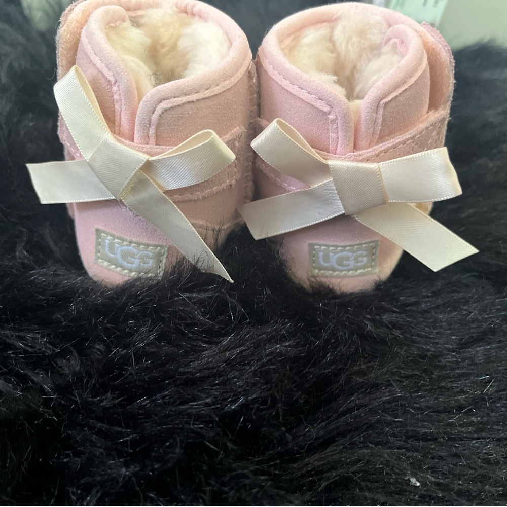 Pink ugg boot with bow for baby girl